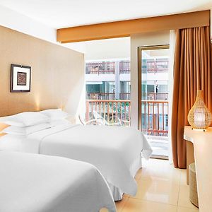 Deluxe Twin Room Pool View Kids Activity